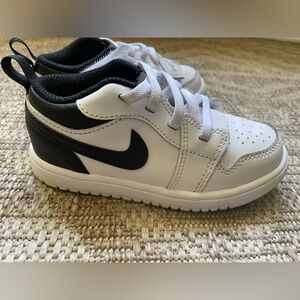 ❌ SOLD ❌ Toddler Boy Jordan 1s Low